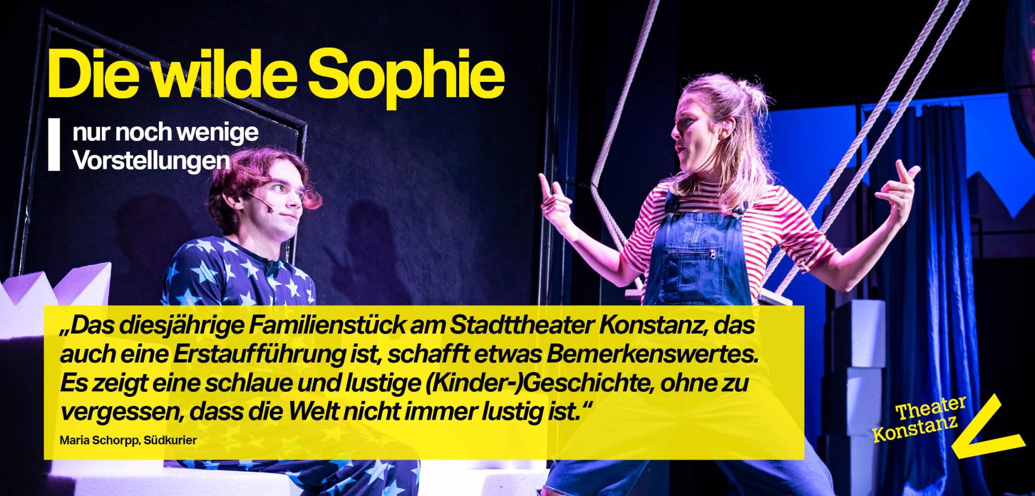 "Wattebausch im Abenteuerrausch". Ein aufgebrochenes Ei, darin sind wie an eine Gefängniszelle gezeichnete Striche, zum Tage zählen. Von der aufgebrochenen Eierschale führen die Fußspuren des Kükens weg. Über dem Bild liegen Schneeflocken. Beschreibung: Die wilde Sophie. Familienstück nach Lukas Hartmann, ab 13/11/22, Deutsche Erstaufführung, Stadttheater, ab 6 Jahren